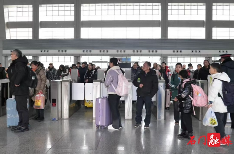 石门县春运首日发送旅客7292人次