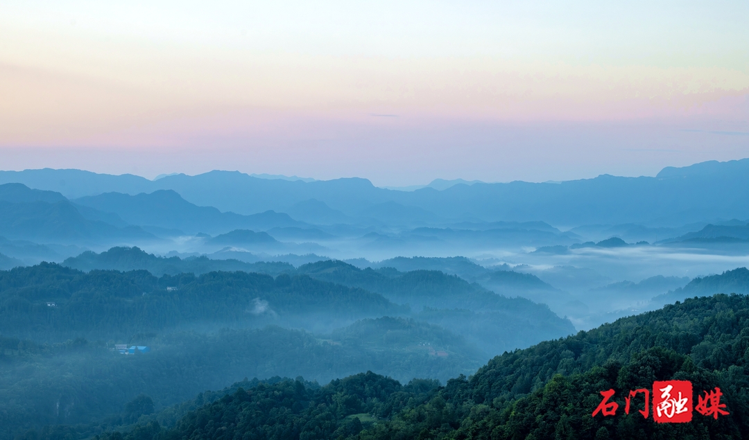 來石門長梯隘村，領略自然奇景之美