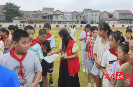 夹山镇：法治宣传进校园 撑起青春“守护伞”