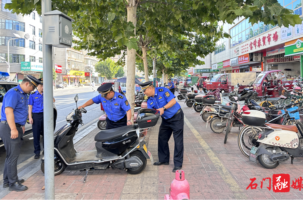 县城管执法局：开展市容环境整治行动