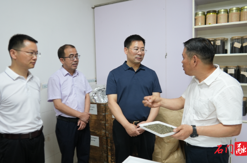 李长春调研特色产业发展
