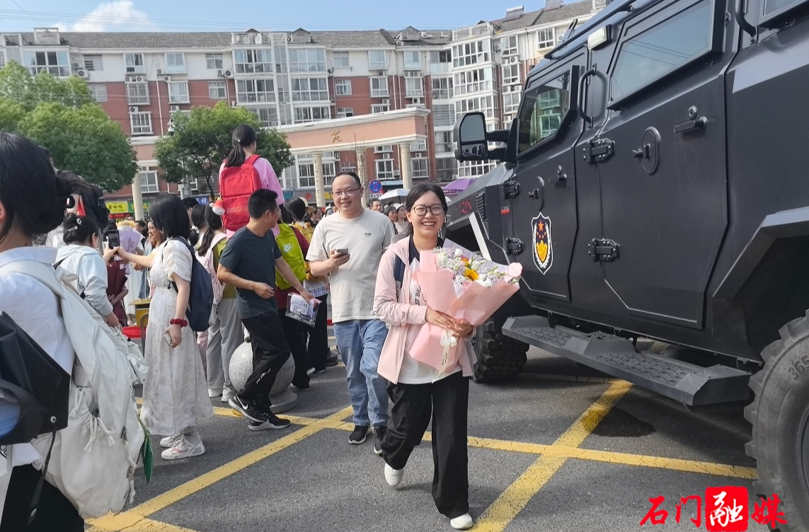 高考结束！石门考生自信走出考场→