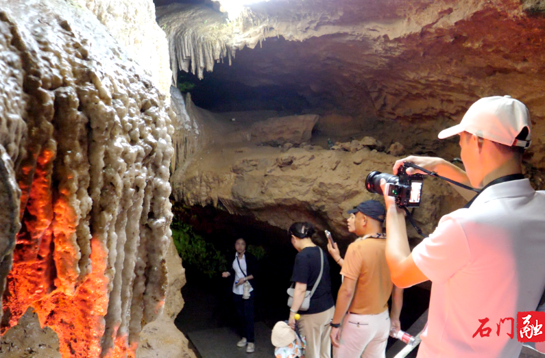 省內(nèi)旅行商來石景區(qū)考察踩線