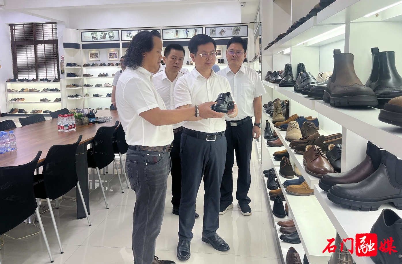 吴兴国带队开展招商引资考察