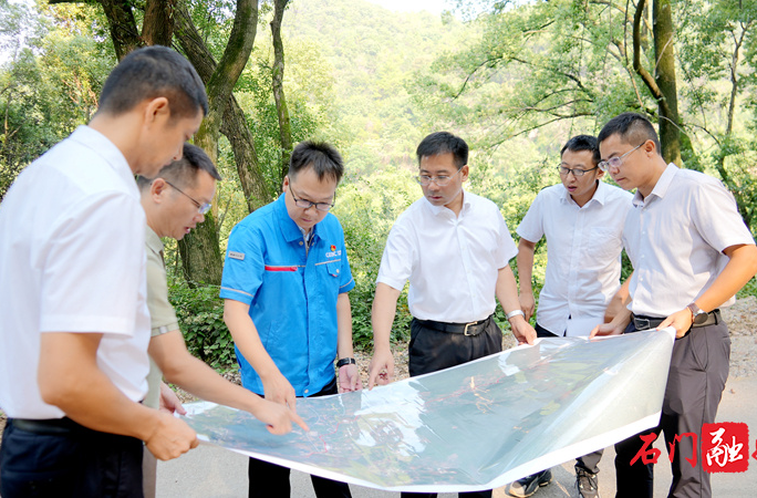 李長春調(diào)研重點企業(yè)發(fā)展情況
