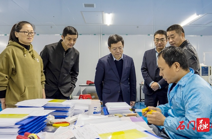 吴兴国调研走访重点企业