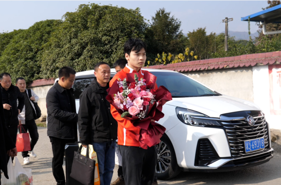 石门籍残运冠军唐生伟，载誉归来！