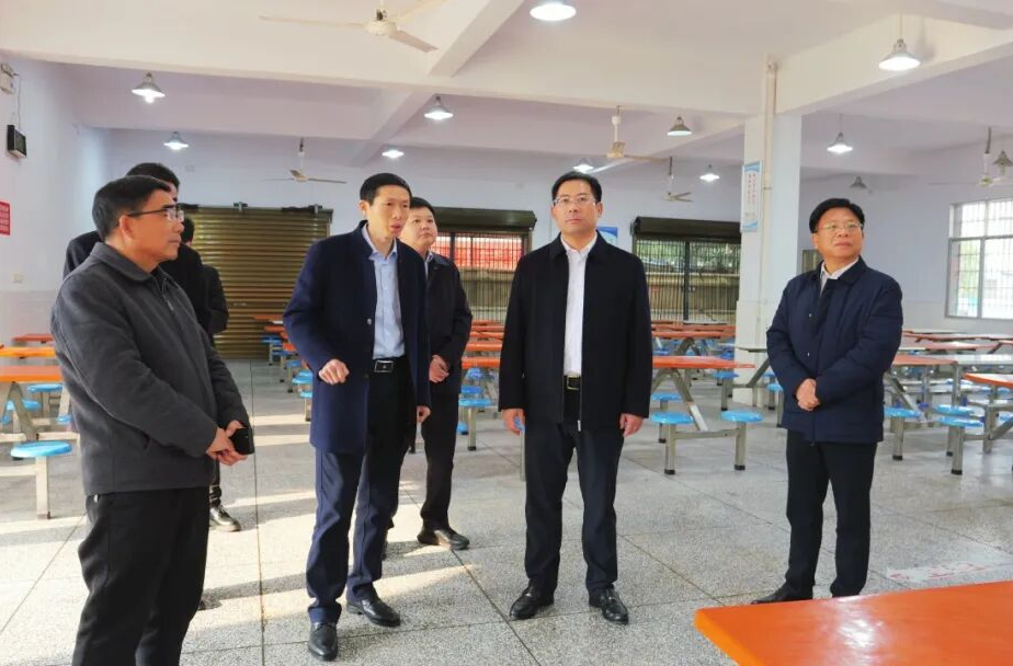 李长春督导当前重点工作