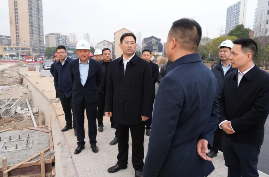 李长春督导梯云大桥项目建设