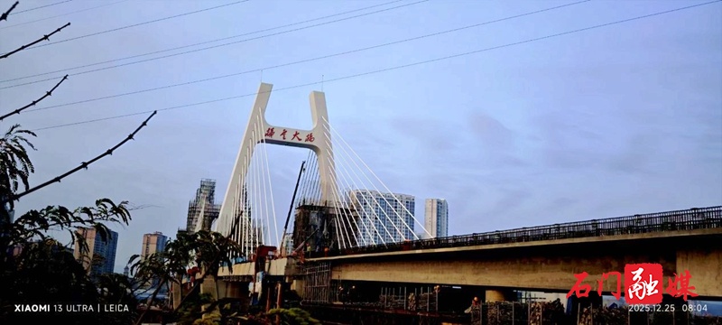 咏梯云大桥试通车在即