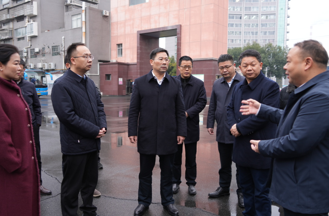 李长春、张世田专题调研城镇提质攻坚工作