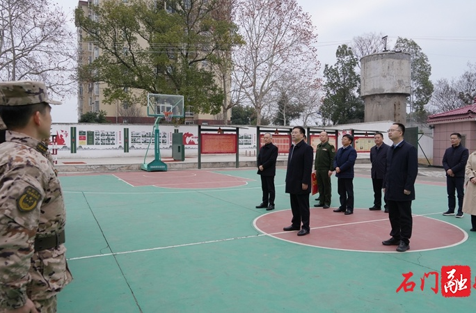 李长春、张世田走访慰问驻石部队