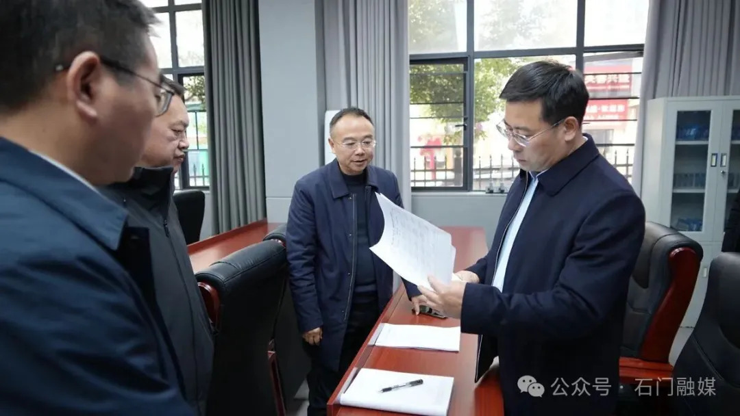 李长春看望慰问春节期间值班值守工作人员