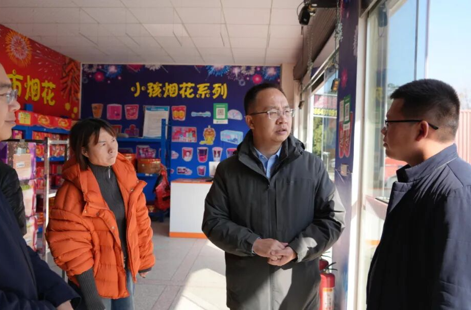 张世田督导春节值班值守、森林防火和安全生产工作