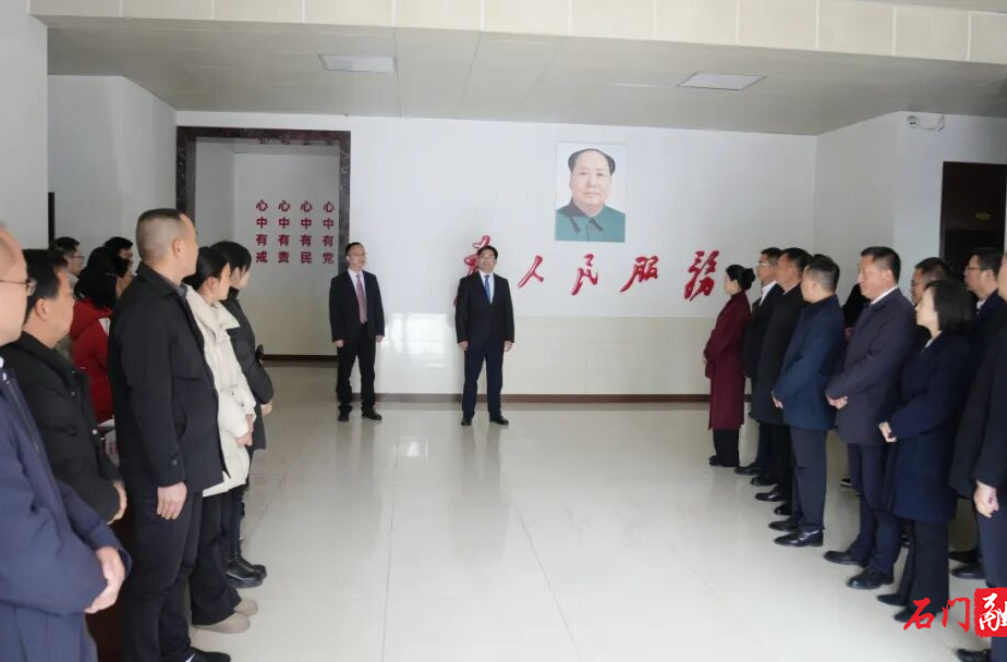 李长春、张世田走访慰问干部职工