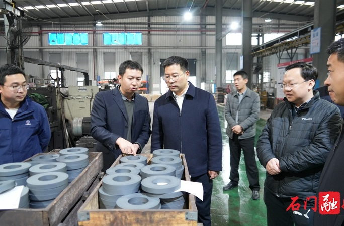 李长春调研无机非金属材料产业发展情况