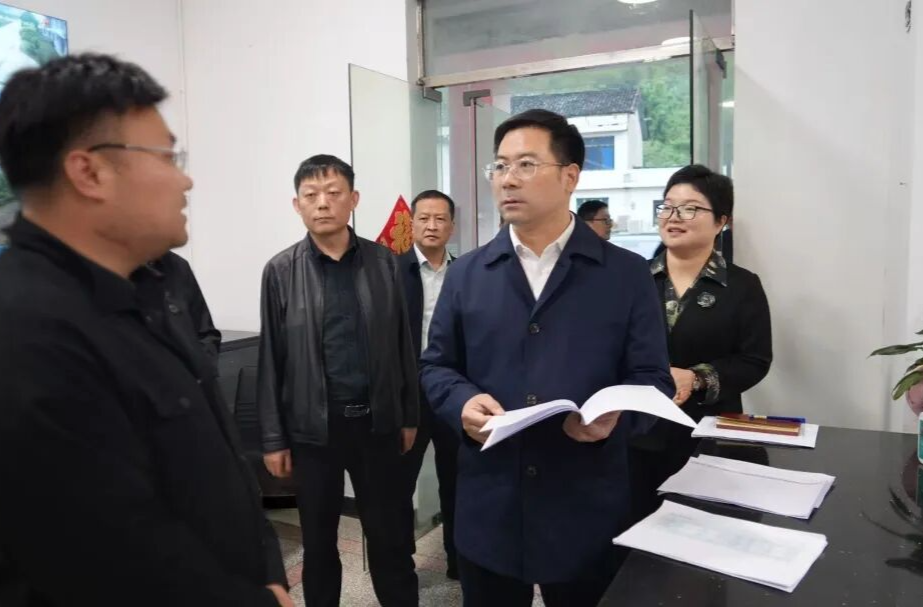 李长春调研当前重点工作