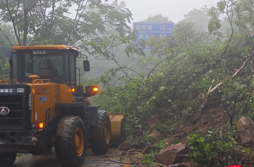 石门县公路建设养护中心：闻汛而动战风雨 全力抢通保畅通