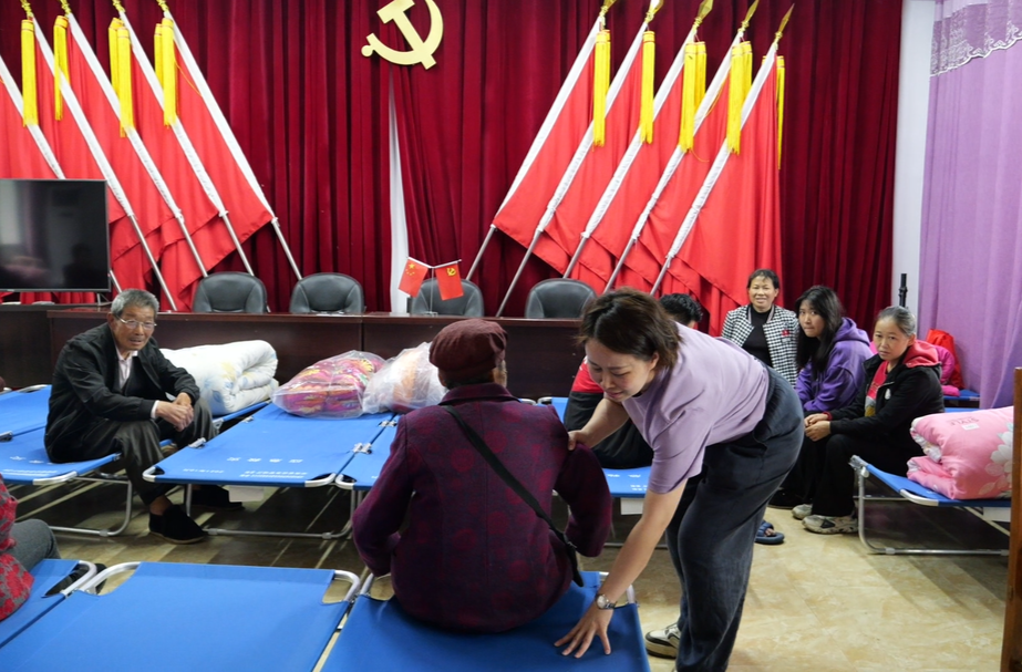 石门：党员干部冲锋在前 受灾群众安全转移安置