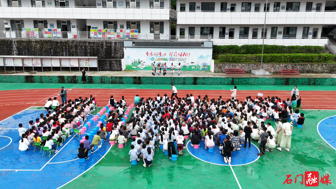 石门：洪水过后 受灾小学迎来六一儿童节