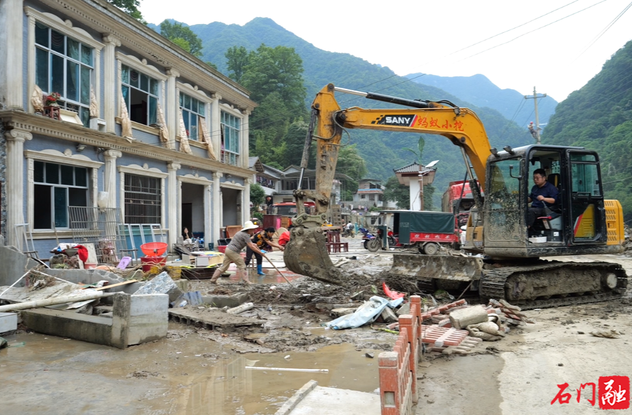 石门县壶瓶山镇：灾后群众回迁 积极重建家园