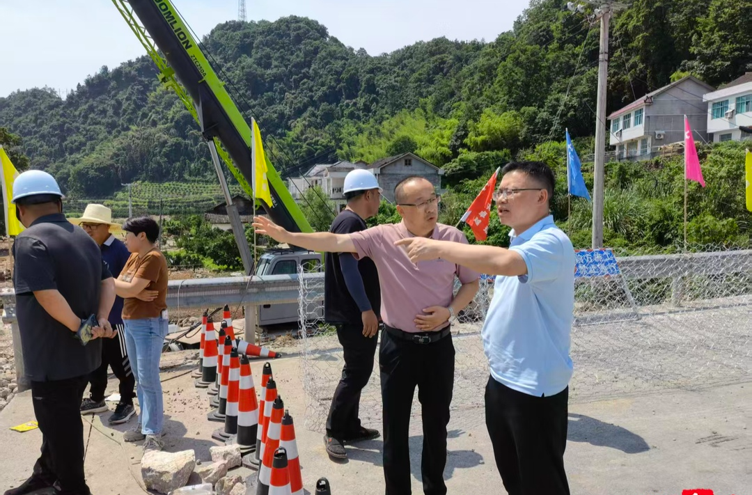 省公路事务中心专家组到石门指导灾毁公路桥梁灾后重建工作