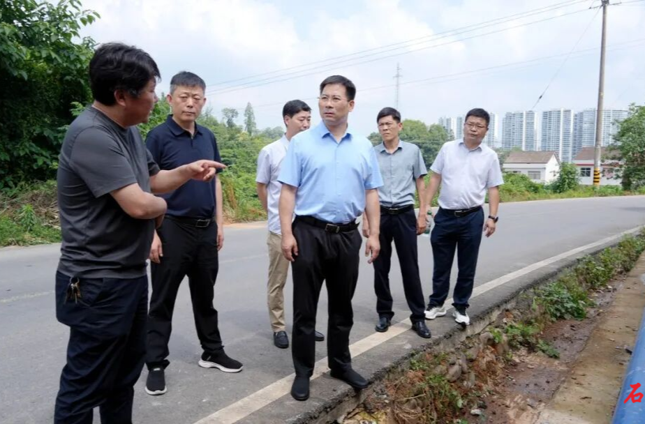 李长春调研群众身边不正之风和腐败问题集中整治工作