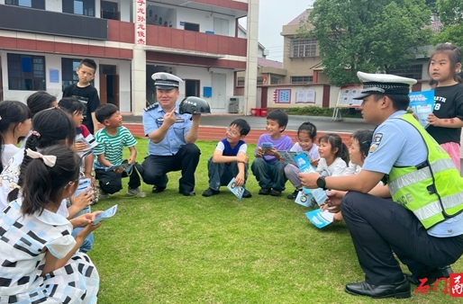 石门：深入校园送安全 筑牢暑期平安路