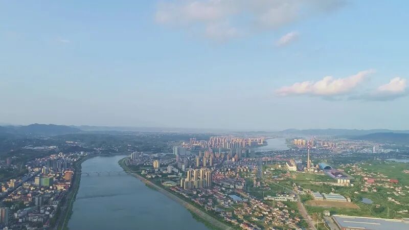 石门：党旗引路 扛起实干担当责