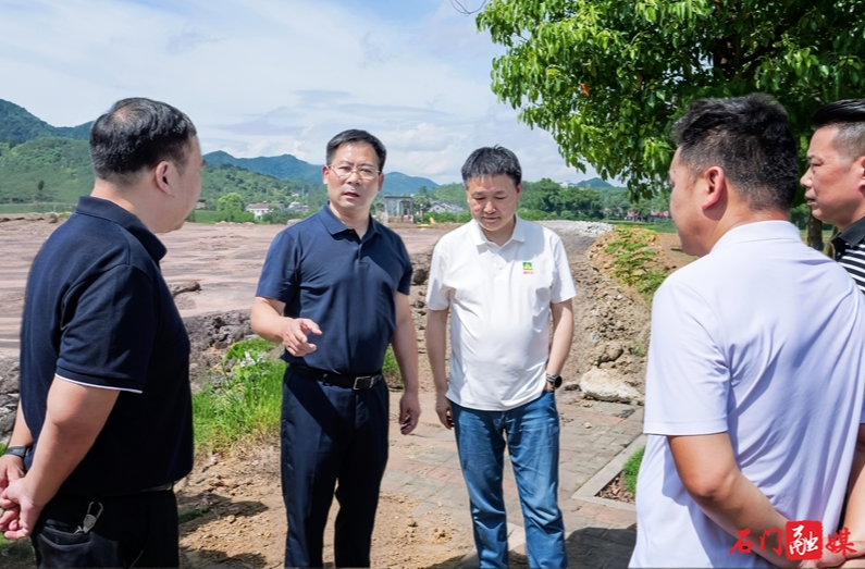 李长春到企业开展“企业服务年”走访调研