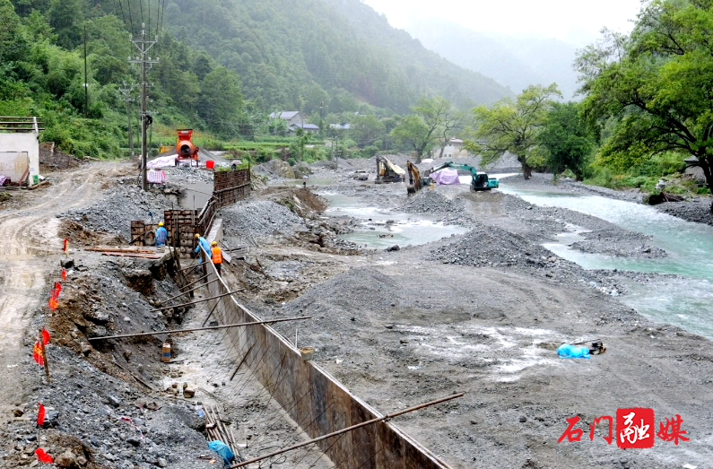 石门县壶瓶山镇：有序推进交通恢复重建项目