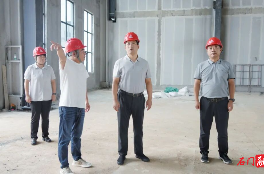 李长春开展“企业服务年”走访调研