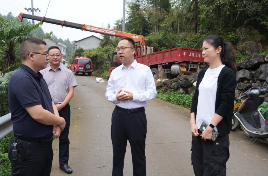 张世田深入部分乡镇调研督导溶洞排查整治及秸秆禁限烧和综合利用工作