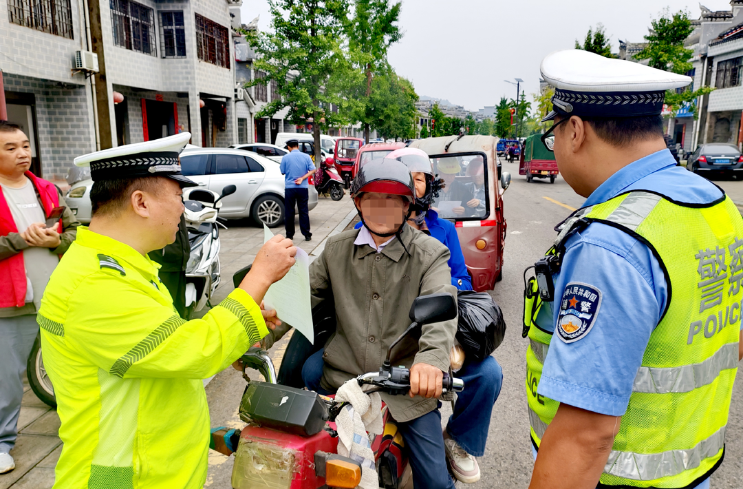 石门公安：深耕摩电安全宣传 筑牢文明出行防线
