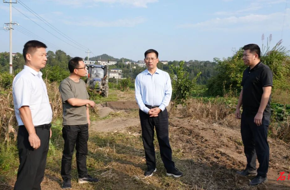 李长春督导秸秆综合利用和禁限烧、溶洞垃圾污染整治、畜禽养殖污染整治工作